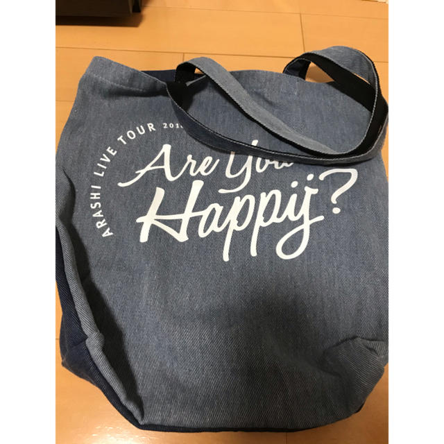 嵐(アラシ)の嵐グッズ Are you Happy? トートバッグ エンタメ/ホビーのタレントグッズ(アイドルグッズ)の商品写真