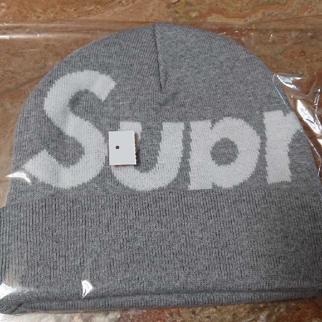 Supreme(シュプリーム)のsupreme19FW week7 Big Logo Beanie グレー 送込 メンズの帽子(ニット帽/ビーニー)の商品写真