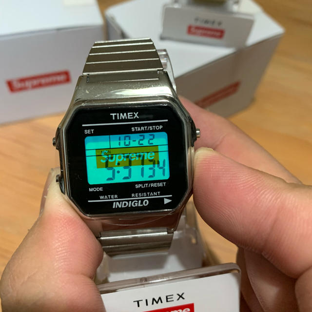 Supreme(シュプリーム)のsupreme timex シルバー メンズの時計(腕時計(デジタル))の商品写真