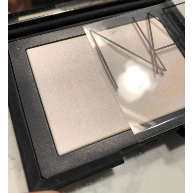 NARS(ナーズ)のNARS ライトリフレクティングセッティングパウダー プレスト N コスメ/美容のベースメイク/化粧品(フェイスパウダー)の商品写真