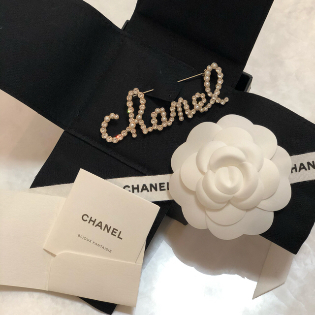 CHANEL(シャネル)のCHANEL ブローチ レディースのアクセサリー(ブローチ/コサージュ)の商品写真