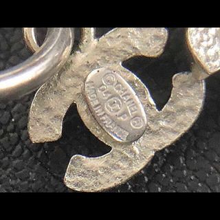 テテ着用 CHANEL フープピアス