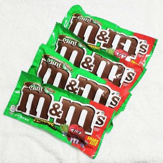 エムアンドエムアンドエムズ(m&m&m's)のm&m's　エムアンドエムズ　ミント　チョコレート　日本未発売！　4袋(菓子/デザート)