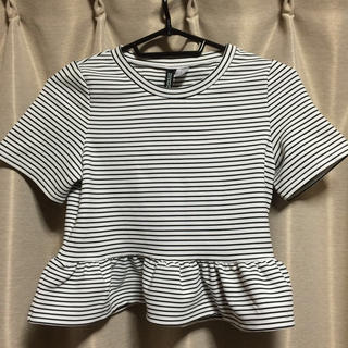 エイチアンドエム(H&M)のH&M裾フリルトップス(Tシャツ(半袖/袖なし))