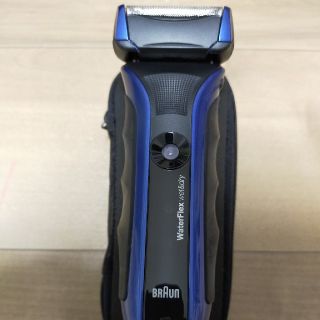 ブラウン(BRAUN)のブラウン WaterFlex メンズシェーバー 3枚刃 (メンズシェーバー)