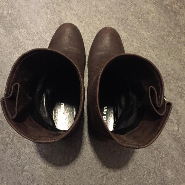 miumiu(ミュウミュウ)のmiumiuブーツ レディースの靴/シューズ(ブーツ)の商品写真