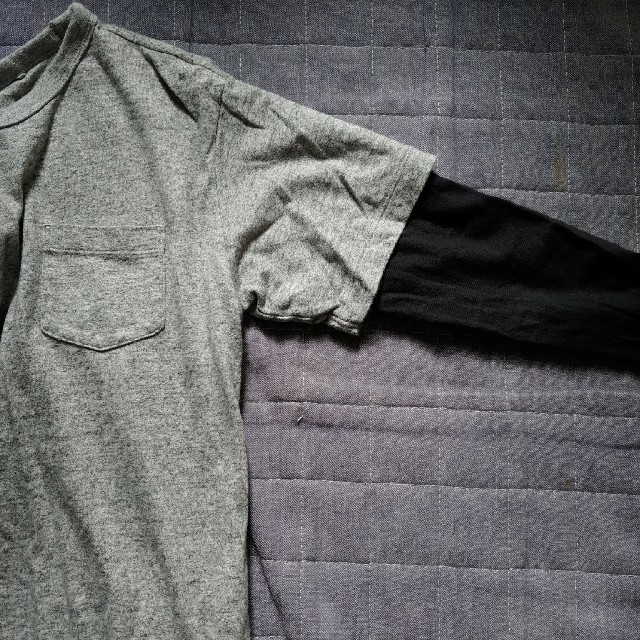 UNIQLO(ユニクロ)のUNIQLO　重ね着風ロングTシャツ　140 キッズ/ベビー/マタニティのキッズ服男の子用(90cm~)(Tシャツ/カットソー)の商品写真