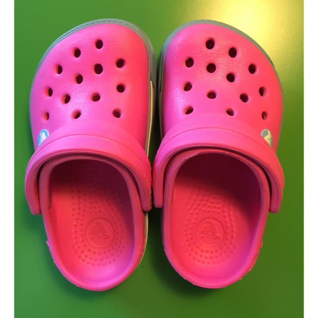 crocs(クロックス)の値下げ！！！クロックス ベビー 4c5 ピンク １２㎝〜１３㎝ キッズ/ベビー/マタニティのベビー靴/シューズ(~14cm)(サンダル)の商品写真