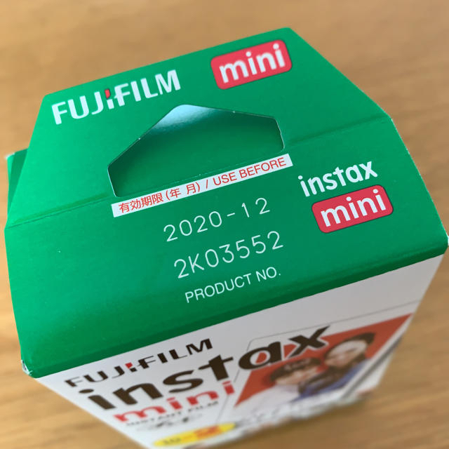 富士フイルム(フジフイルム)のチェキフィルム　instax mini スマホ/家電/カメラのカメラ(フィルムカメラ)の商品写真