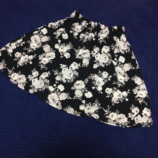 ダブルクローゼット(w closet)の花柄スカート ひざ丈スカート フレアスカート ダブルクローゼット wcloset(ひざ丈スカート)