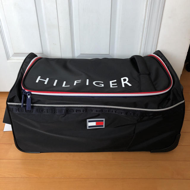 TOMMY HILFIGER(トミーヒルフィガー)の新品 トミーヒルフィガー 折りたたみ　スーツケース　送料無料 ブラック 中 メンズのバッグ(トラベルバッグ/スーツケース)の商品写真