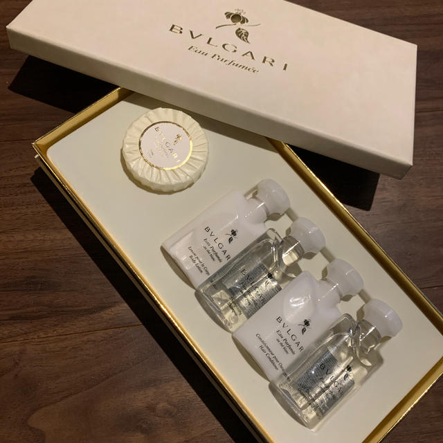 BVLGARI(ブルガリ)のBVLGARIブルガリシャンプーボディクリームボディソープ☆アメニティセット コスメ/美容のキット/セット(サンプル/トライアルキット)の商品写真