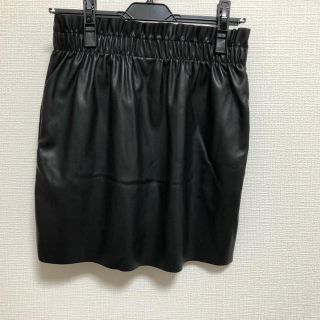 エイチアンドエム(H&M)のH&M h&m タグ付　未使用　新品　フェイクレザー　黒　ミニスカート　ブラック(ミニスカート)