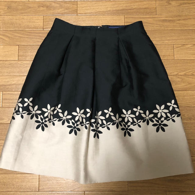 M'S GRACY(エムズグレイシー)のエムズグレイシー　タグ付きバイカラースカート　40 レディースのスカート(ひざ丈スカート)の商品写真