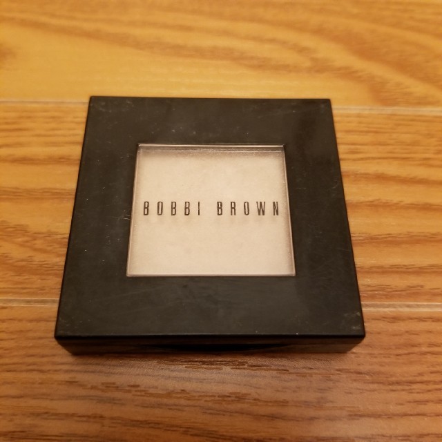 BOBBI BROWN(ボビイブラウン)のBOBBI BROWN シマーウォッシュアイシャドウ ボーン コスメ/美容のベースメイク/化粧品(アイシャドウ)の商品写真