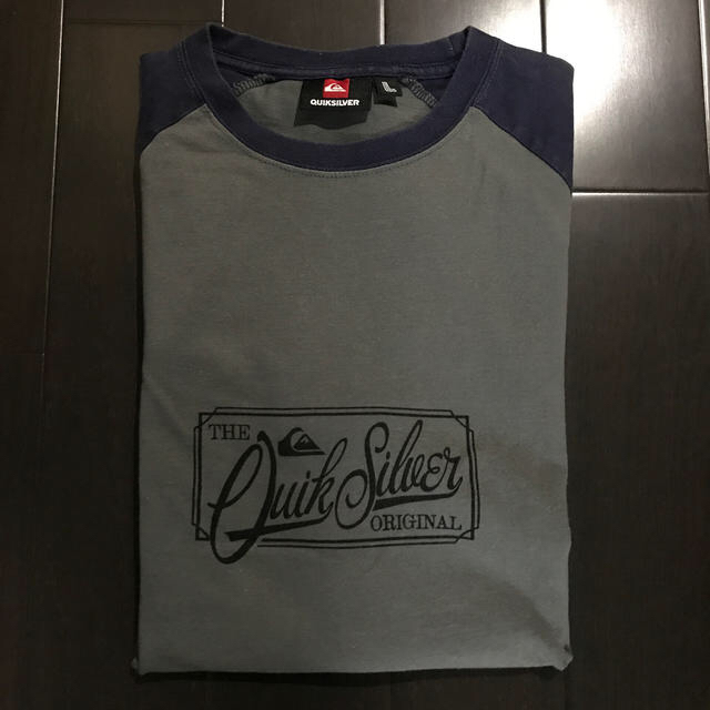 QUIKSILVER(クイックシルバー)の三菱地所を見に行こう様専用　クイックシルバー　長袖Ｔシャツ　Ｌ メンズのトップス(Tシャツ/カットソー(七分/長袖))の商品写真