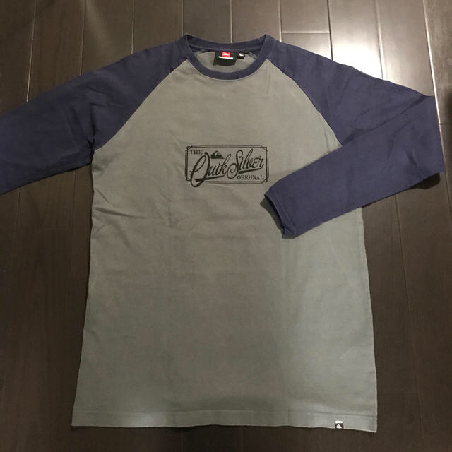 QUIKSILVER(クイックシルバー)の三菱地所を見に行こう様専用　クイックシルバー　長袖Ｔシャツ　Ｌ メンズのトップス(Tシャツ/カットソー(七分/長袖))の商品写真