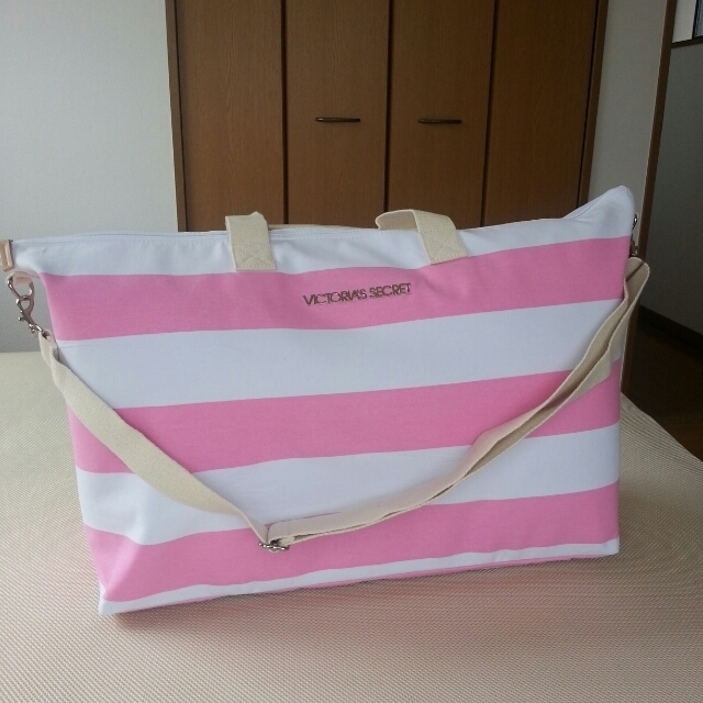 Victoria's Secret(ヴィクトリアズシークレット)のヴィクシー大容量バッグ レディースのバッグ(スーツケース/キャリーバッグ)の商品写真