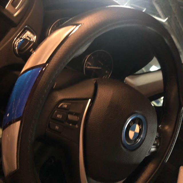 BMW(ビーエムダブリュー)のBMW ステアリングホイールカバー　38cm ブルー/シルバー　新品未使用 自動車/バイクの自動車(車種別パーツ)の商品写真