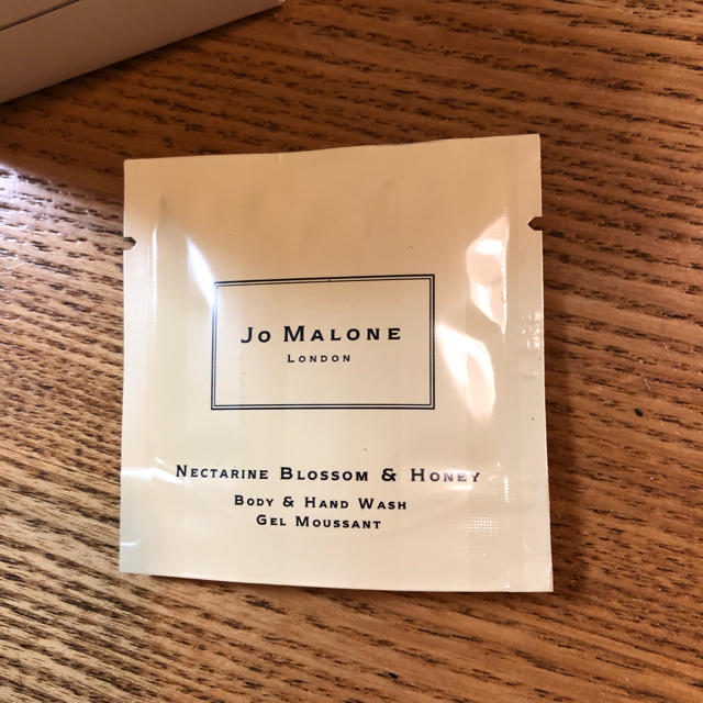 Jo Malone(ジョーマローン)のジョーマローン サンプル ネクタリンブロッサム&ハニー コスメ/美容の香水(香水(女性用))の商品写真