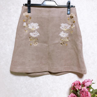 クチュールブローチ(Couture Brooch)の刺繍スカート(ミニスカート)