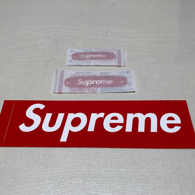 Supreme(シュプリーム)のsupreme ボックスロゴステッカー 絆創膏 セット 自動車/バイクのバイク(ステッカー)の商品写真