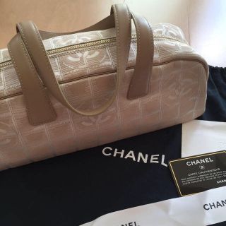 シャネル(CHANEL)の【お取置き】★美品★CHANELニュートラベルライン(ハンドバッグ)