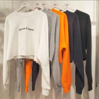 Who’s who gallery のショート丈スウェット