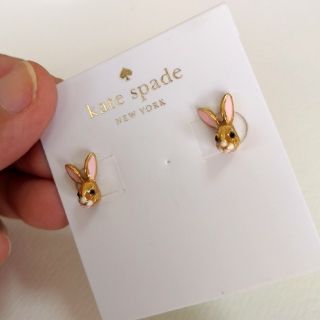 2023年のクリスマスアクセサリーkate spade new york - 新品 ケイトスペード ミニうさぎピアスの通販
