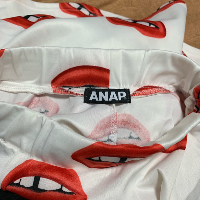 ANAP(アナップ)のANAP アナップ ミニスカート フレアスカート 唇柄 個性的 レディースのスカート(ミニスカート)の商品写真