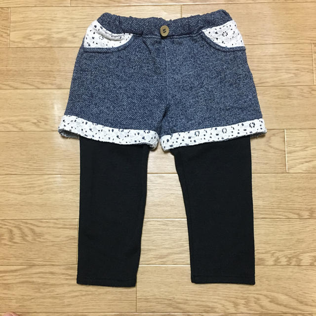 西松屋(ニシマツヤ)のレギンス付きショートパンツ キッズ/ベビー/マタニティのキッズ服女の子用(90cm~)(パンツ/スパッツ)の商品写真