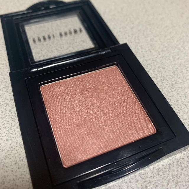 BOBBI BROWN(ボビイブラウン)のBOBBI BROWN  シマーウオッシュアイシャドウ 08 ローズゴールド コスメ/美容のベースメイク/化粧品(アイシャドウ)の商品写真