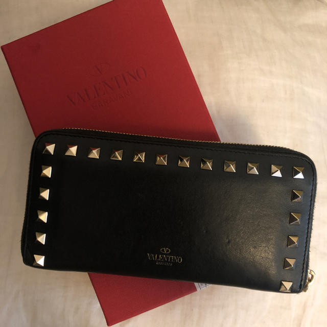 VALENTINO(ヴァレンティノ)の【箱・保存袋有】valentino ロックスタッズ　ウォレット　長財布 レディースのファッション小物(財布)の商品写真