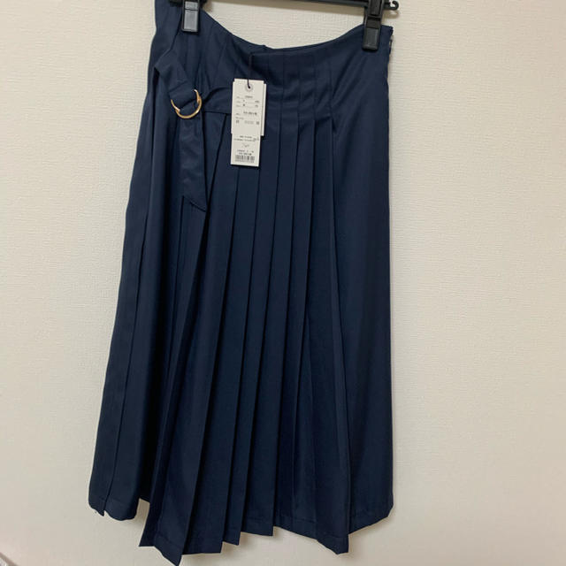 Noela(ノエラ)のラッププリーツスカート レディースのスカート(ひざ丈スカート)の商品写真