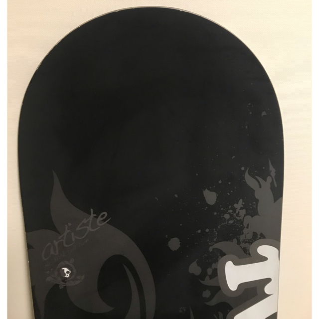 NOVEMBER(ノーベンバー)のnovember artist ノベンバー　アーティスト　154センチ スポーツ/アウトドアのスノーボード(ボード)の商品写真