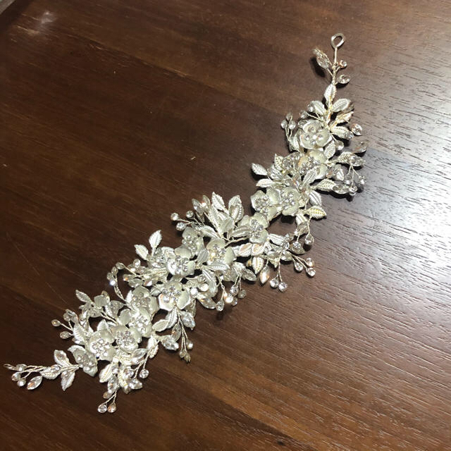 Vera Wang(ヴェラウォン)の【美品】Love tiara ヘッドドレス  小枝　ウェディング  ハンドメイドのウェディング(ヘッドドレス/ドレス)の商品写真