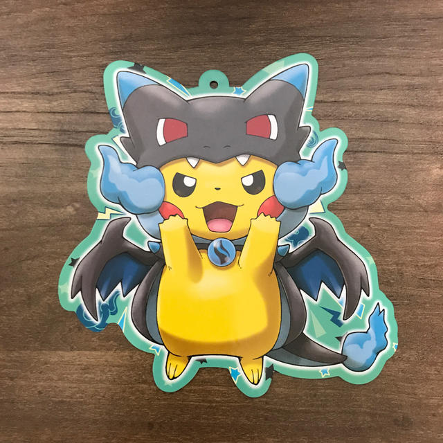 ポケモン メガリザードンxのポンチョを着たピカチュウの通販 By Hiro S Shop ポケモンならラクマ