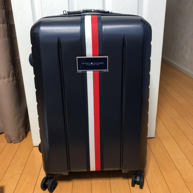 TOMMY HILFIGER(トミーヒルフィガー)の新品 トミーヒルフィガー ハードスーツケース TSAロック付　360度回転　中 メンズのバッグ(トラベルバッグ/スーツケース)の商品写真