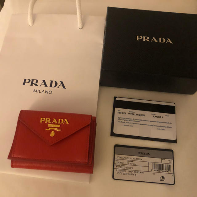PRADA(プラダ)の新品・円高セール！PRADAミニウォレット(赤/Rosso) レディースのファッション小物(財布)の商品写真