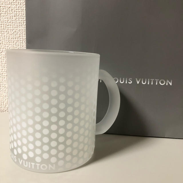 LOUIS VUITTON(ルイヴィトン)の新品・大人気！Fondation LOUIS VUITTONマグカップ(クリア) インテリア/住まい/日用品のキッチン/食器(グラス/カップ)の商品写真