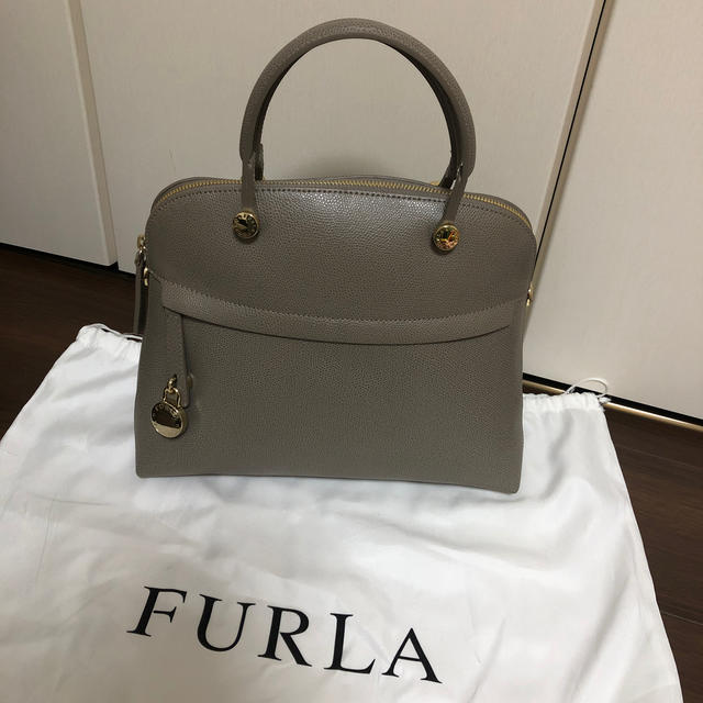 FURLA フルラ  パイパー　バッグ Mレディース