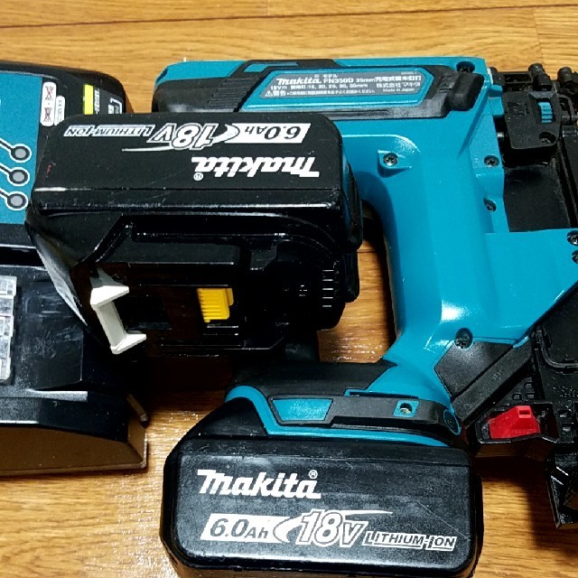 Makita(マキタ)のマキタ 18V (6.0A) 35mm充電式面木釘打 
FN350DRG 青

 スポーツ/アウトドアの自転車(工具/メンテナンス)の商品写真