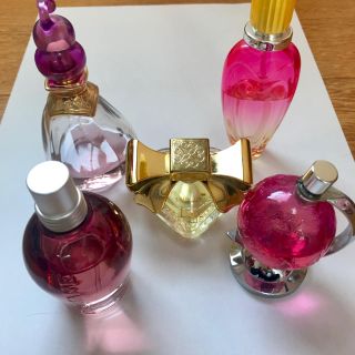 ロクシタン(L'OCCITANE)のスルタンフェアリーローズ、エスカーダ等人気香水５本セット(香水(女性用))