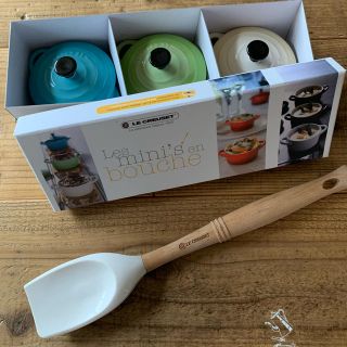 ルクルーゼ(LE CREUSET)の【ル・クルーゼ】プチココット3個セット＋グルメスパチュラ（白）(食器)