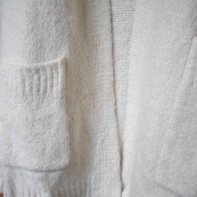 H&M(エイチアンドエム)のロングニットカーディガン　H&M　レディース　Mサイズ　ホワイト レディースのジャケット/アウター(ニットコート)の商品写真