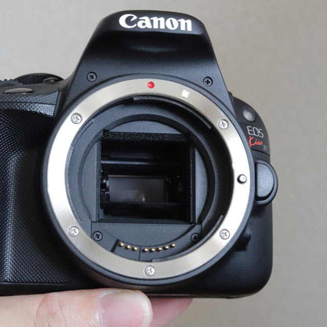 Canon(キヤノン)の送料無料 美品 キヤノン CANON KISS X7 ボディ 一眼レフカメラ スマホ/家電/カメラのカメラ(デジタル一眼)の商品写真