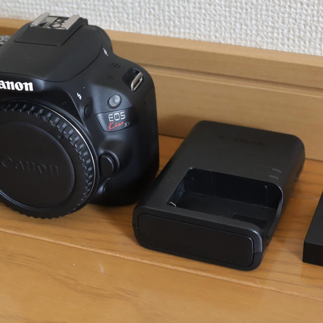 カメラ送料無料 美品 キヤノン CANON KISS X7 ボディ 一眼レフカメラ