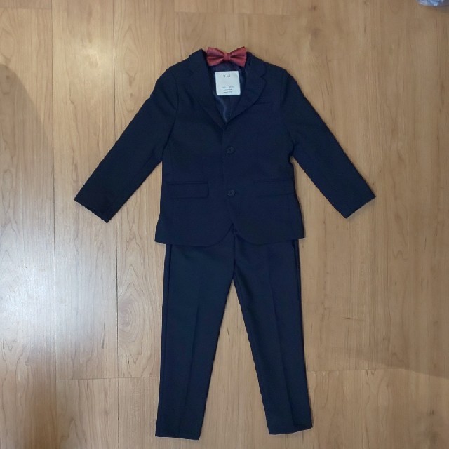 ZARA KIDS(ザラキッズ)のZARAキッズ  フォーマルスーツ上下セット＋蝶ネクタイ キッズ/ベビー/マタニティのキッズ服男の子用(90cm~)(ドレス/フォーマル)の商品写真