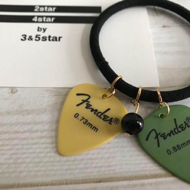 Fender(フェンダー)の新品オリジナルデザインヘアゴム　フェンダー公式ピック　２カラーピックデザイン レディースのヘアアクセサリー(ヘアゴム/シュシュ)の商品写真