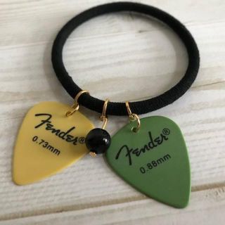 フェンダー(Fender)の新品オリジナルデザインヘアゴム　フェンダー公式ピック　２カラーピックデザイン(ヘアゴム/シュシュ)